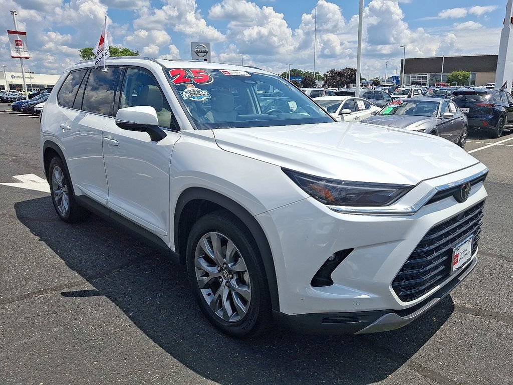 Certified 2025 Toyota Grand Highlander FWD image 3