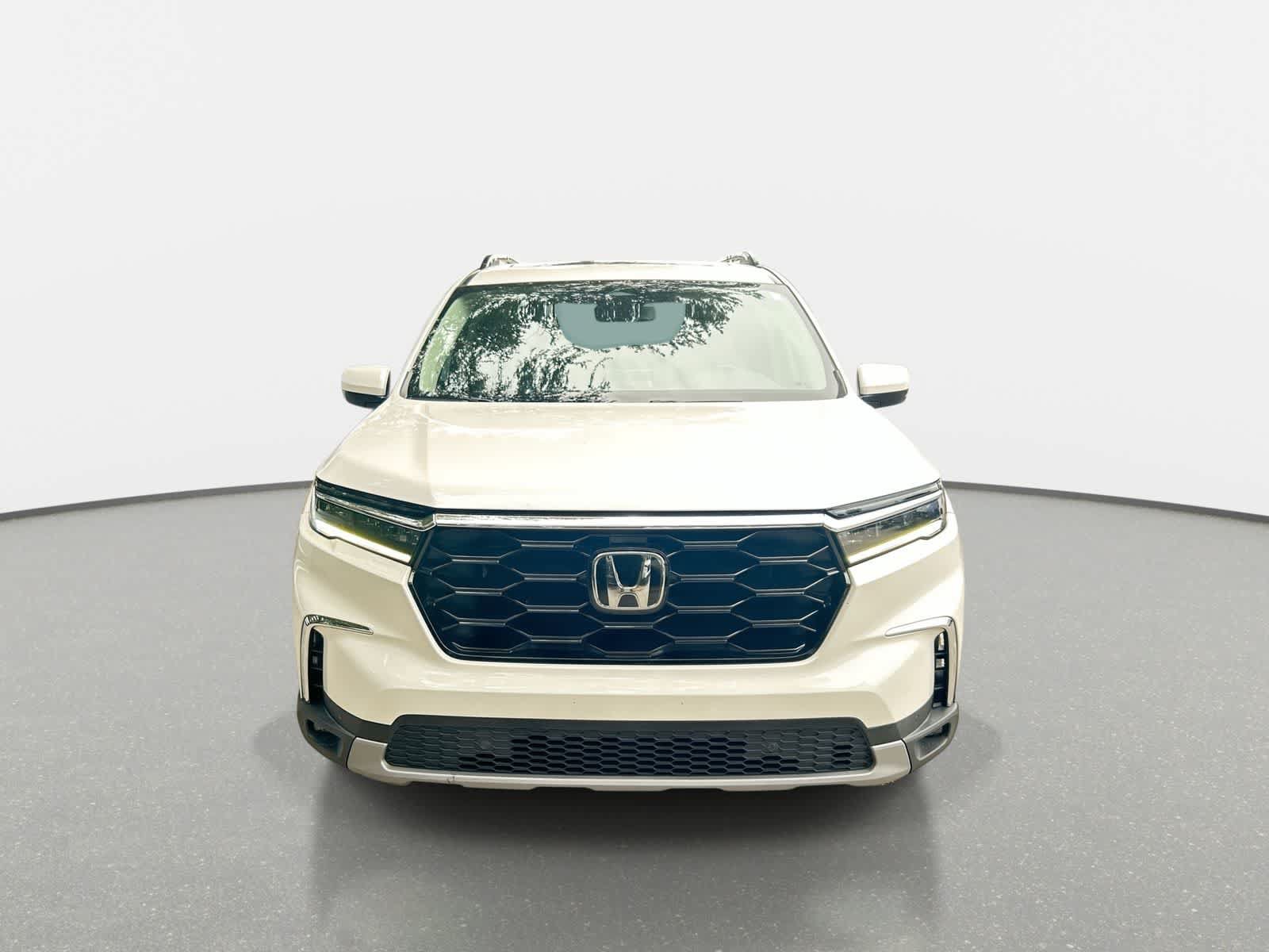 Used 2023 Honda Pilot Touring image 3