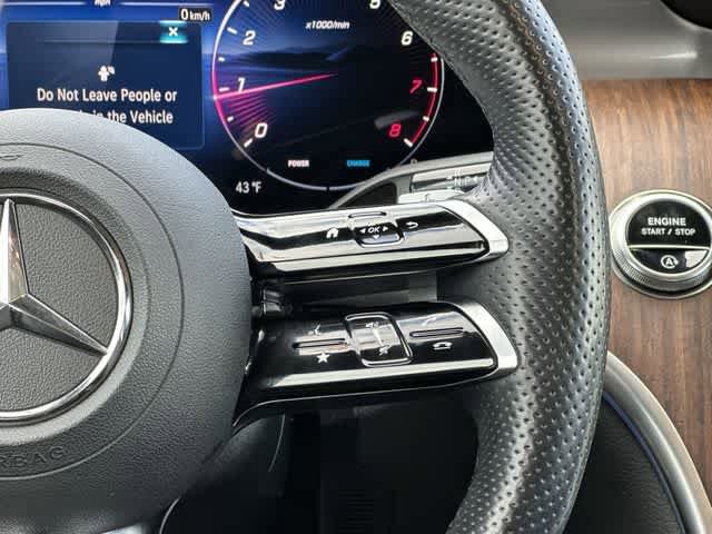 Used 2025 Mercedes-Benz GLC 300 4MATIC image 9