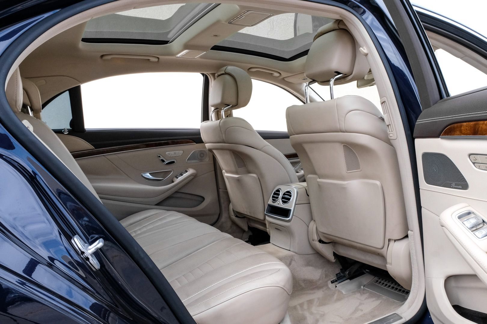 Used 2015 Mercedes-Benz S 550 Sedan w/ Sport Package image 37