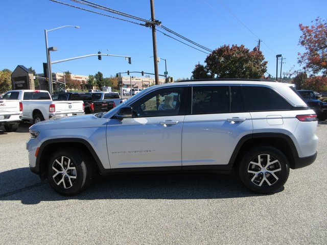Used 2024 Jeep Grand Cherokee Limited image 10