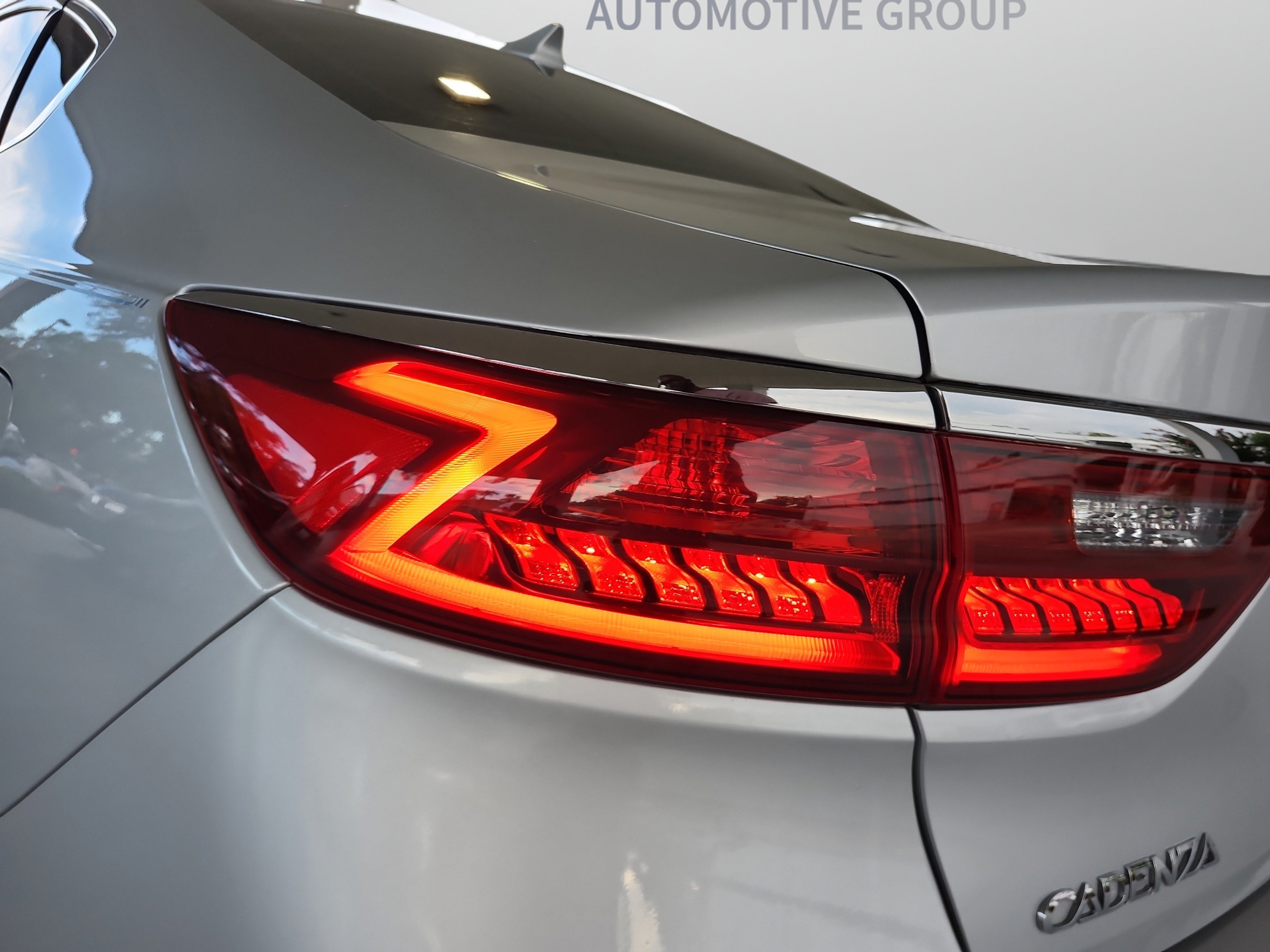 Used 2018 Kia Cadenza Premium FWD image 29