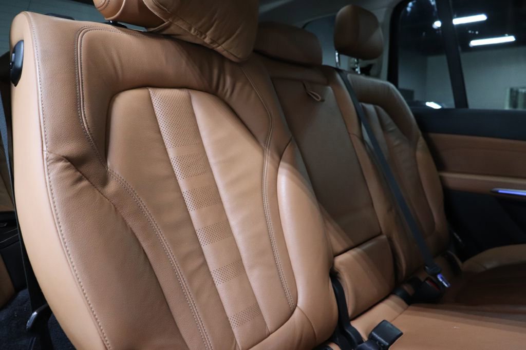 Used 2019 BMW X7 xDrive40i w/ Parking Assistance Package image 24