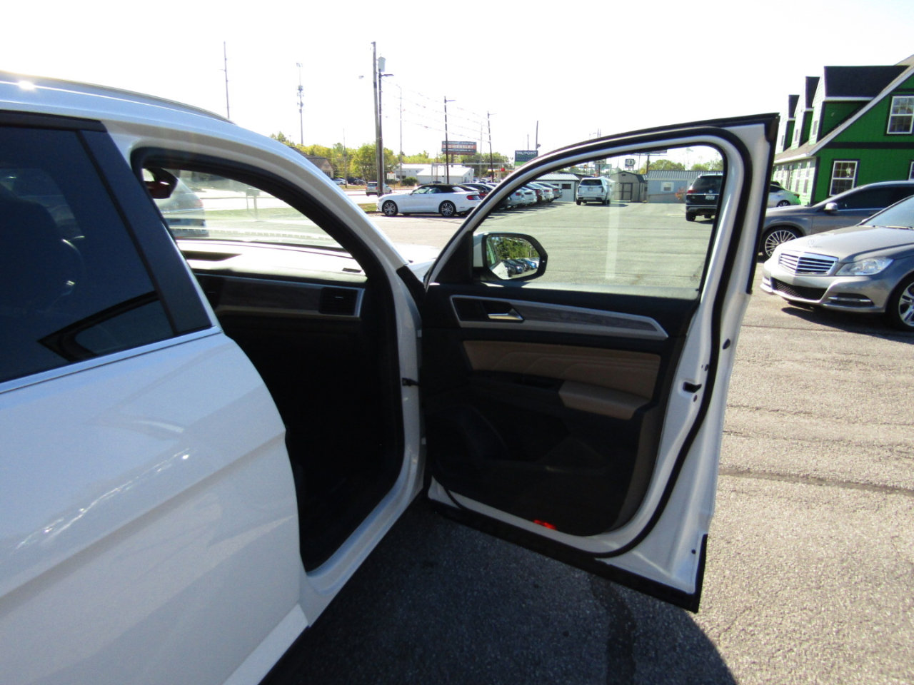 Used 2021 Volkswagen Atlas Cross Sport SE w/ Panoramic Sunroof Package image 28