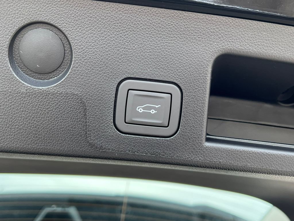 New 2026 GMC Terrain Denali w/ LPO, Floor Liner Package image 39