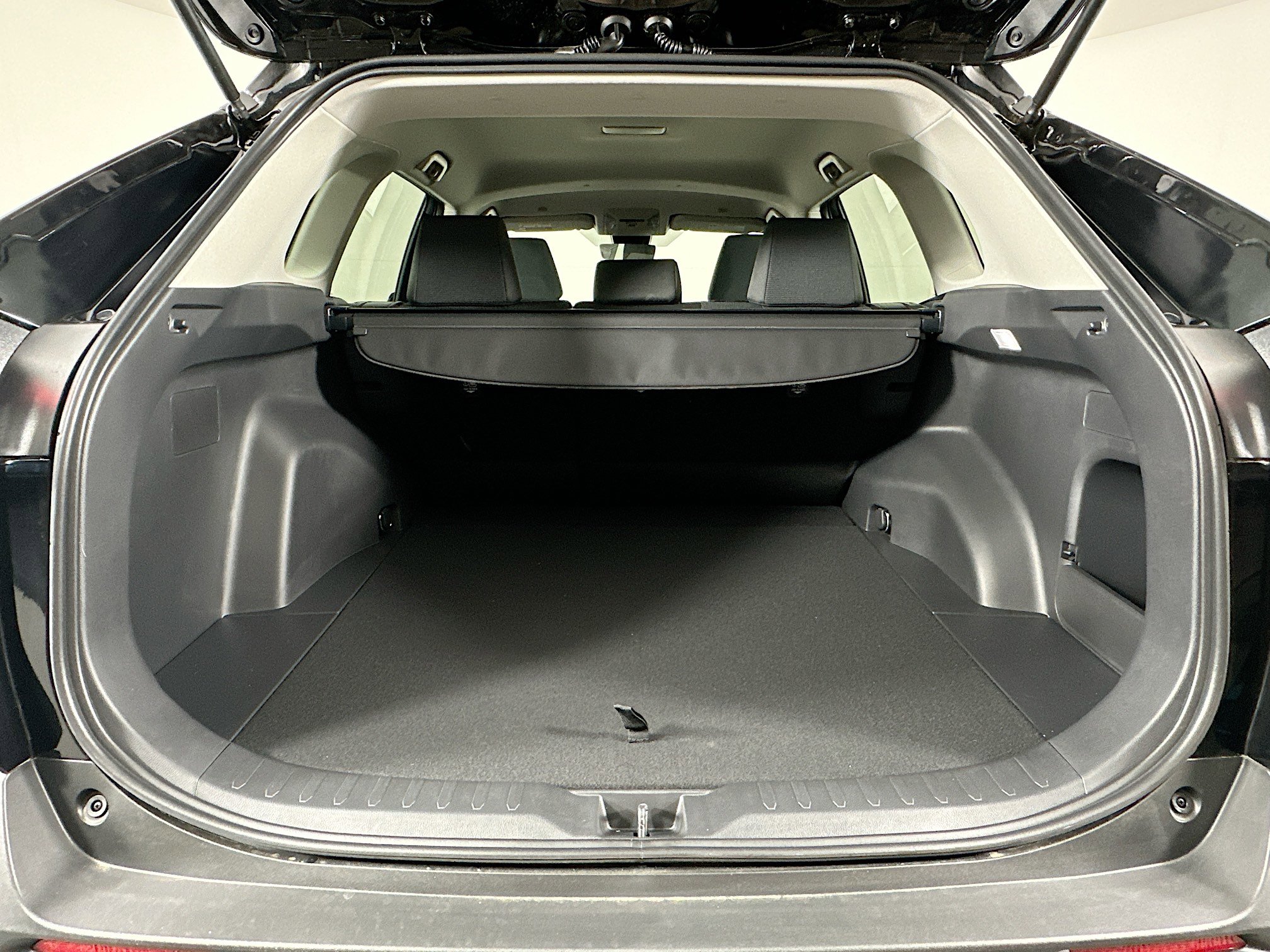 Used 2025 Toyota RAV4 LE image 27