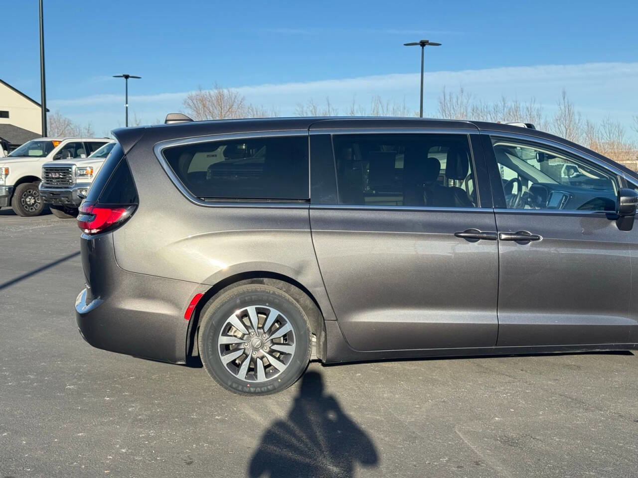 Used 2022 Chrysler Pacifica Touring-L image 5