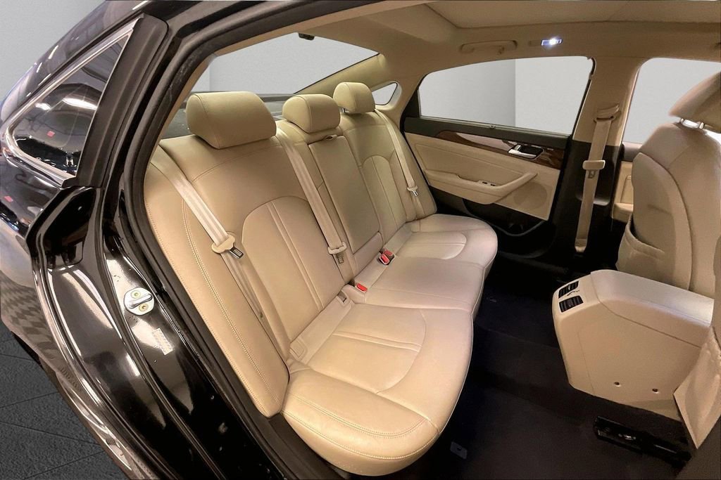 Used 2016 Hyundai Sonata Limited w/ Option Group 02 FWD image 17