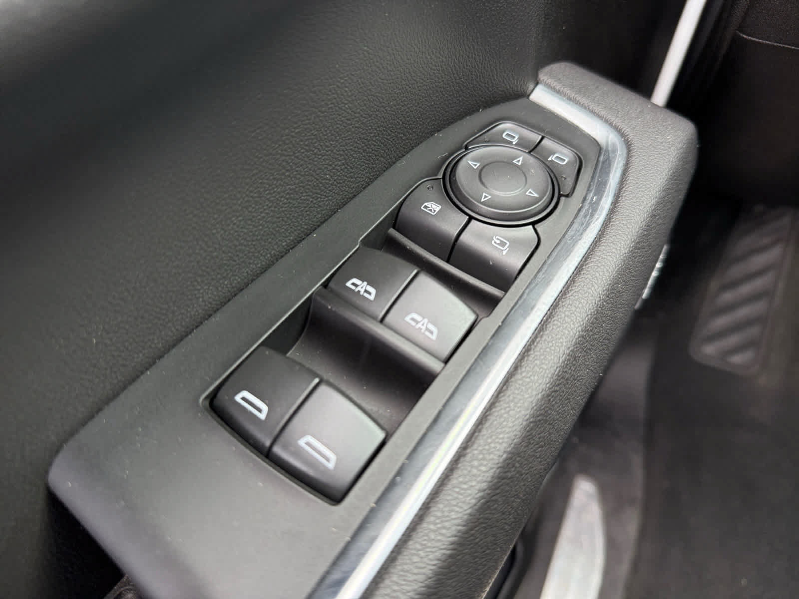 Used 2025 Chevrolet Silverado 1500 LTZ AWD/4WD image 26
