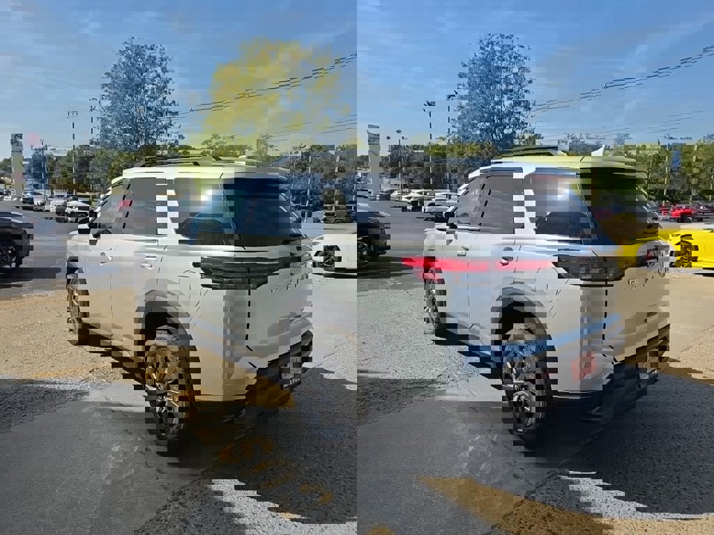 New 2025 Nissan Pathfinder SV image 8