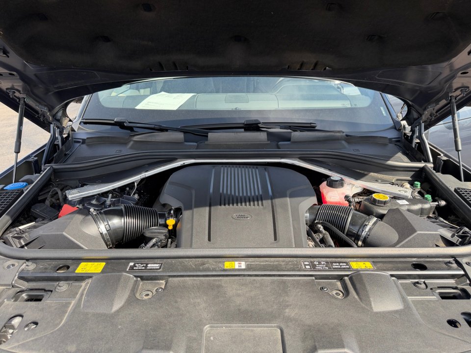 Used 2024 Land Rover Range Rover Long Wheelbase SE image 16