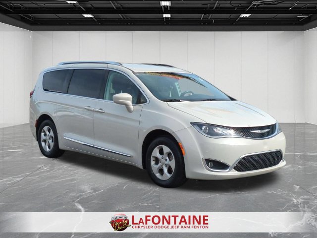Used 2017 Chrysler Pacifica Touring-L Plus FWD image 7