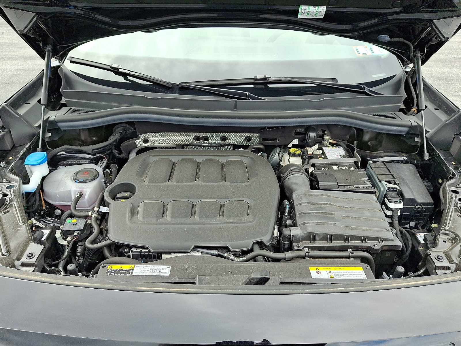 Used 2025 Volkswagen Tiguan SE AWD/4WD image 27