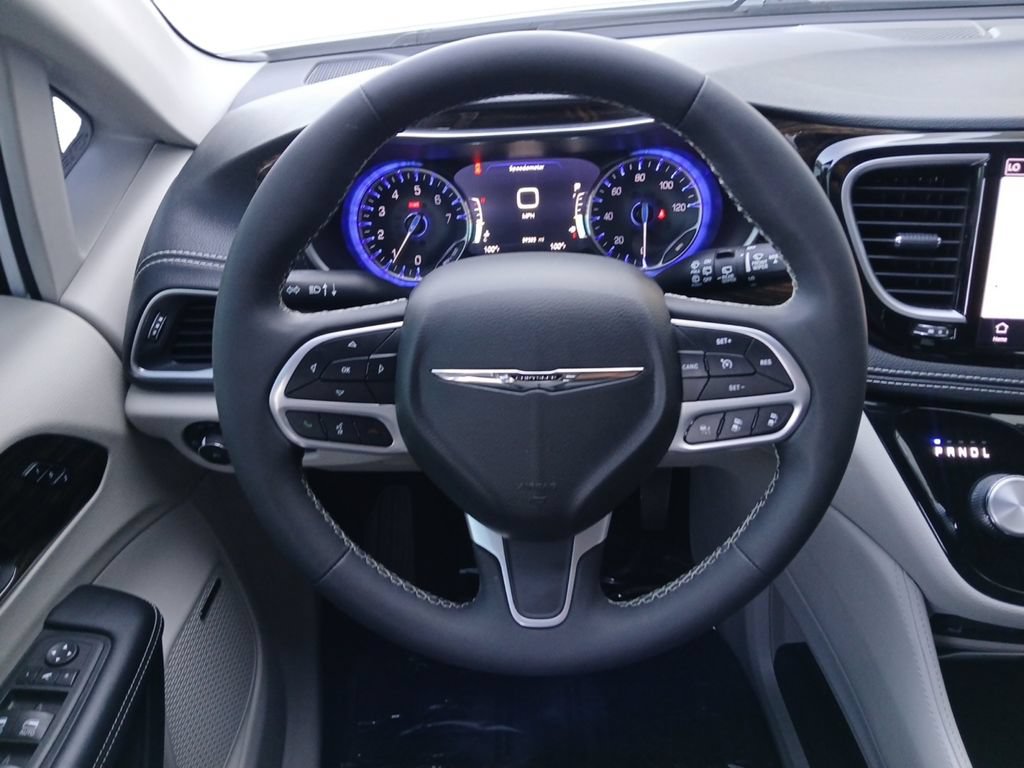 Used 2023 Chrysler Pacifica Limited w/ Uconnect Theater Family Group AWD/4WD image 21