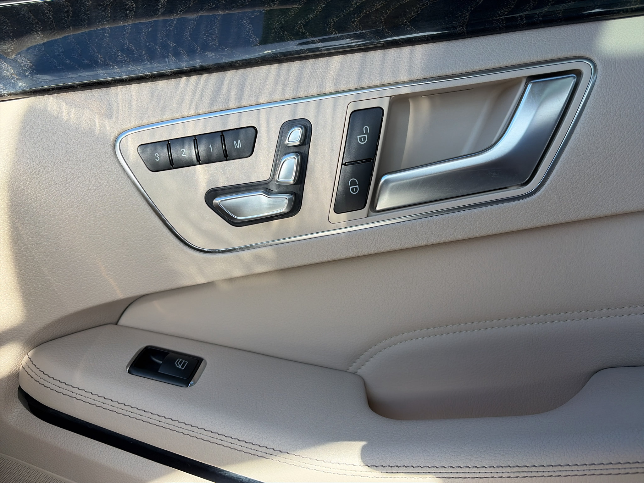 Used 2016 Mercedes-Benz E 350 4MATIC Sedan image 19