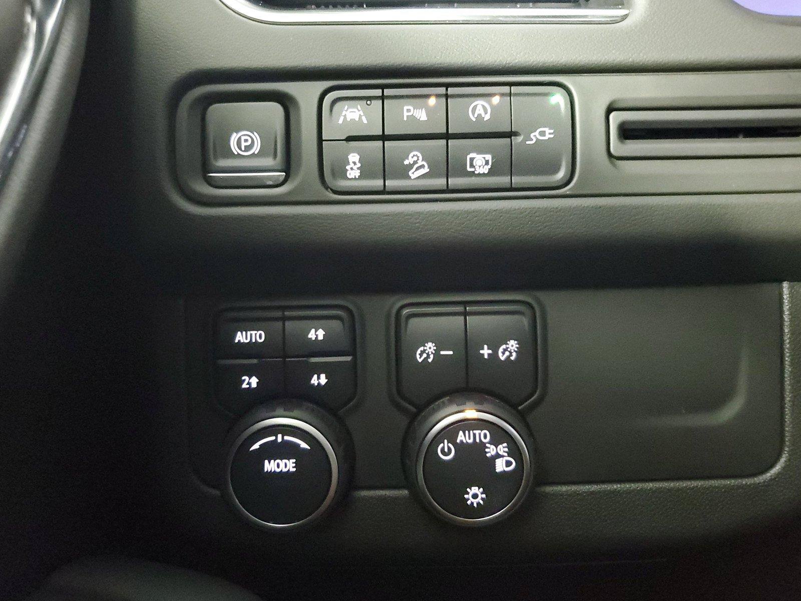 Used 2022 Chevrolet Tahoe Z71 w/ Luxury Package AWD/4WD image 34