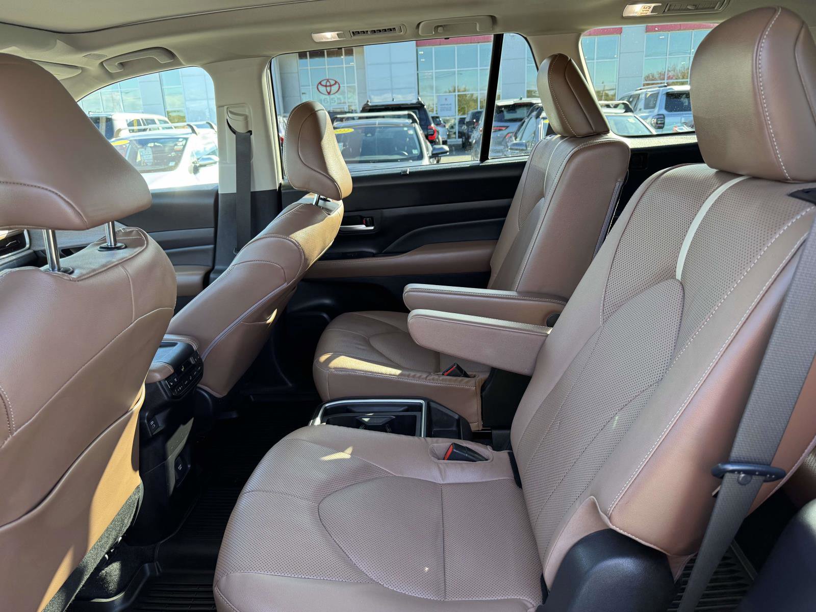 Used 2024 Toyota Grand Highlander Platinum image 10