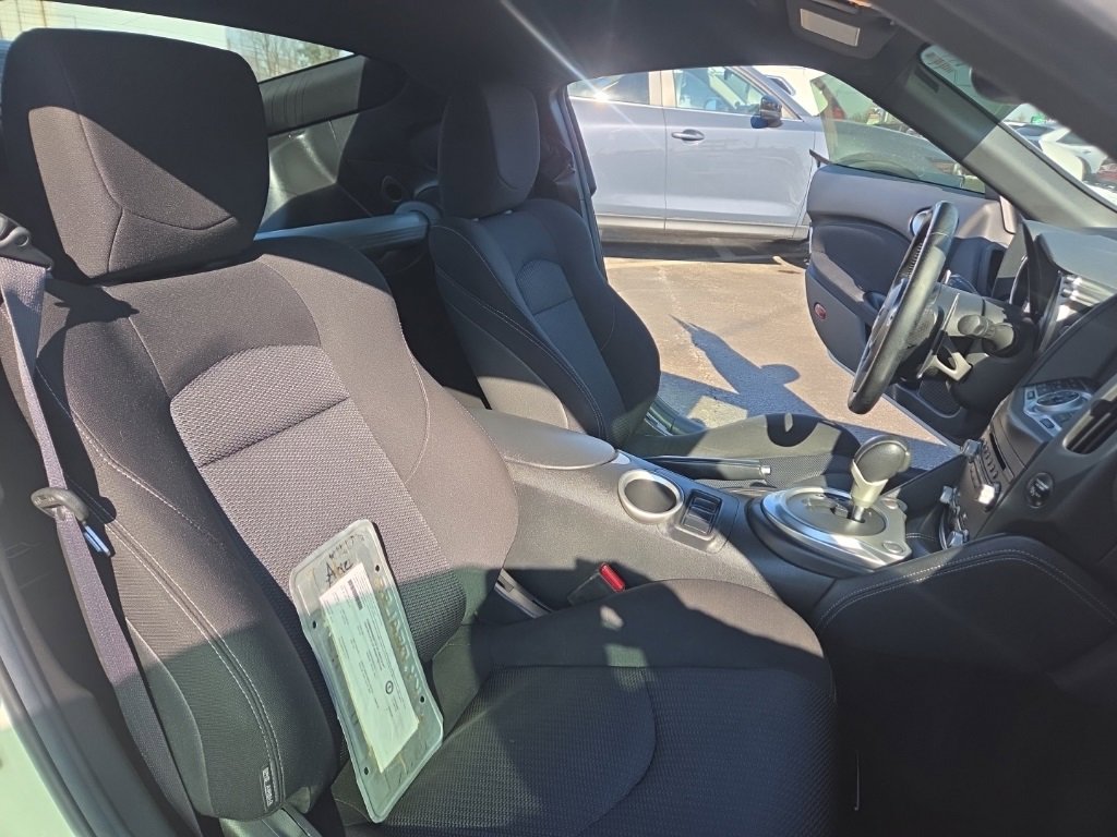 Used 2016 Nissan 370Z w/ Sport Package image 21