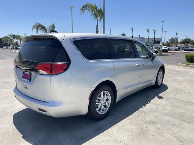 Used 2022 Chrysler Voyager LX FWD image 8