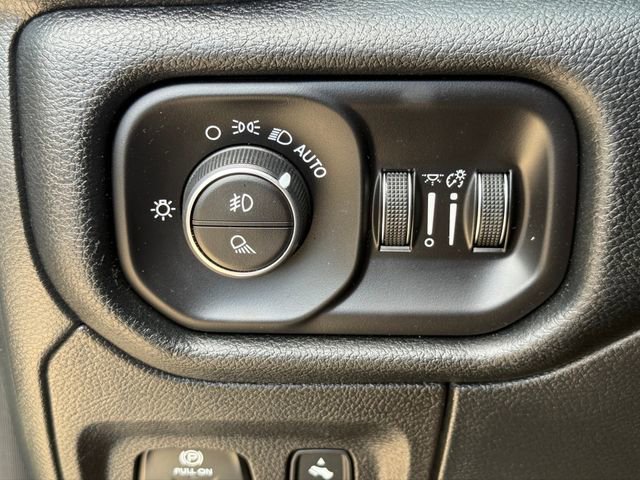 Used 2022 RAM 1500 Laramie w/ Sport Appearance Package AWD/4WD image 21