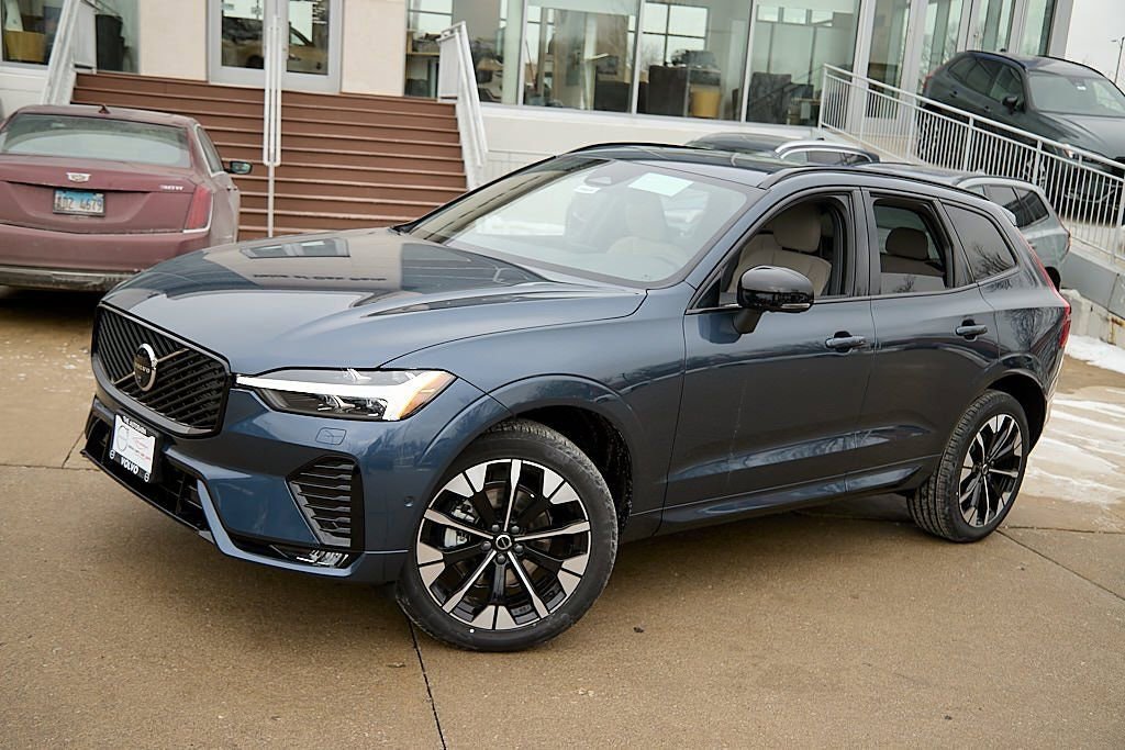 New 2026 Volvo XC60 B5 Plus w/ Protection Package Premier image 3