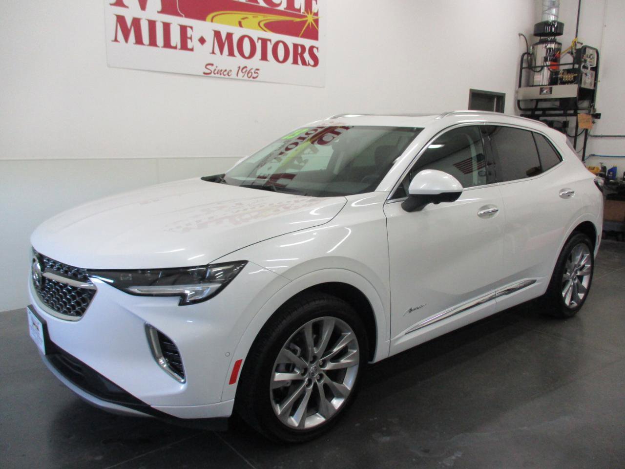 Used 2023 Buick Envision Avenir AWD/4WD image 3