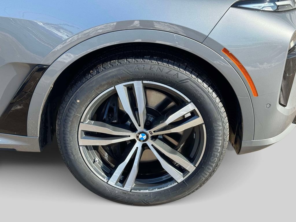 Certified 2025 BMW X7 xDrive40i w/ M Sport Package AWD/4WD image 8