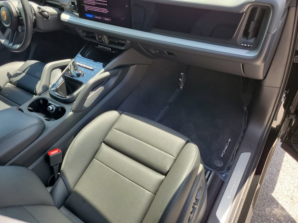 Certified 2025 Porsche Cayenne AWD/4WD image 19
