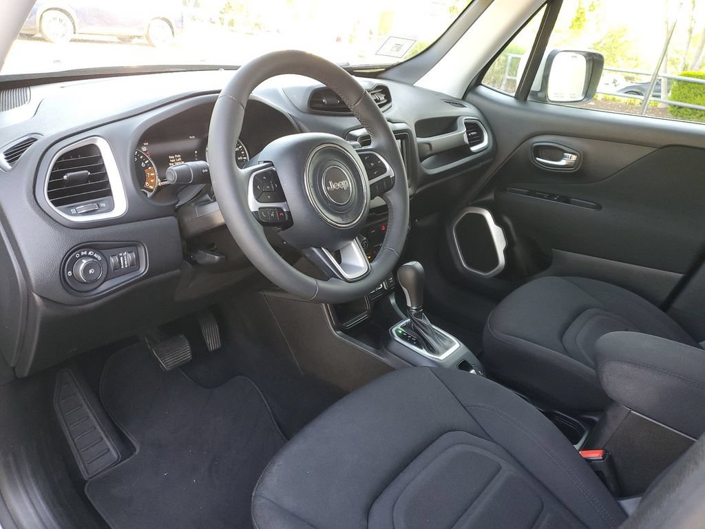 Used 2021 Jeep Renegade Latitude FWD image 19