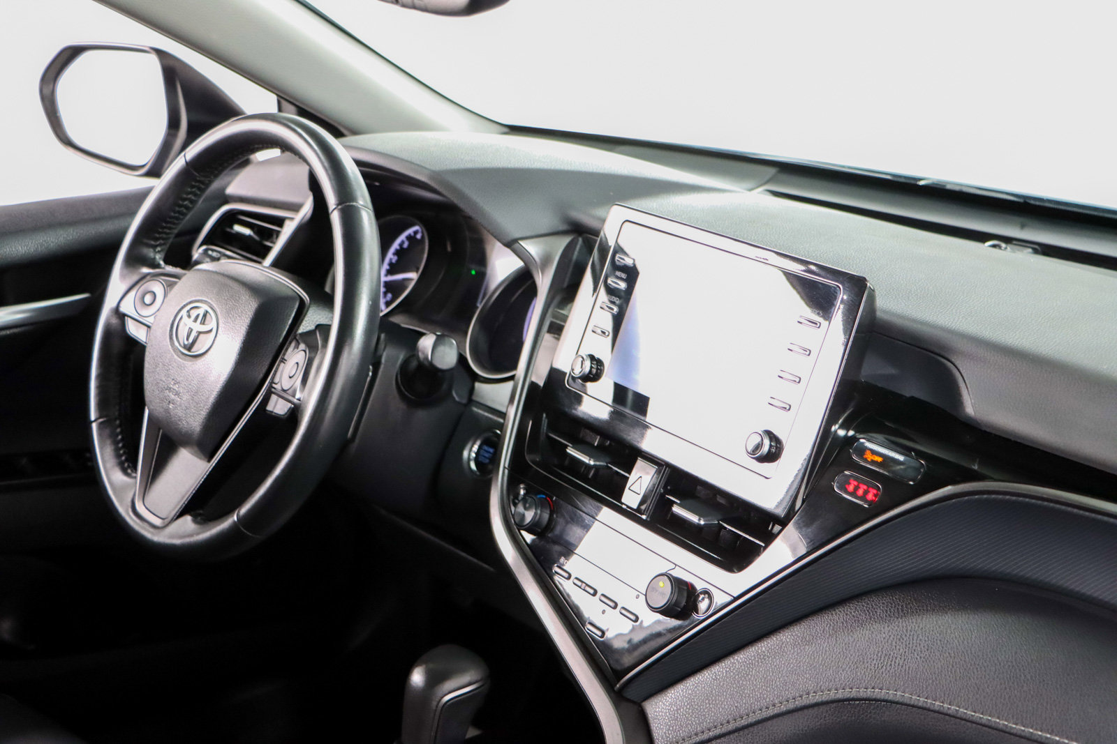 Used 2024 Toyota Camry SE w/ Cold Weather Package FWD image 25