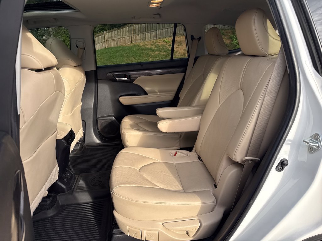 Used 2023 Toyota Highlander Limited AWD/4WD image 24