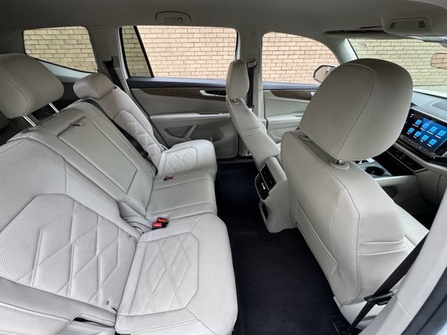 Used 2024 Volkswagen Atlas SE AWD/4WD image 11