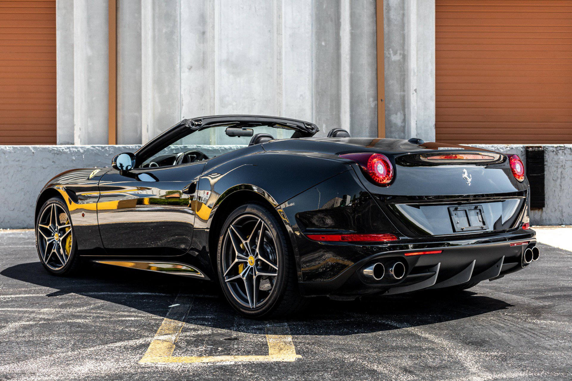 Used 2017 Ferrari California T RWD image 18