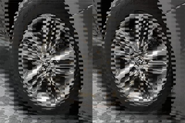 Used 2015 Toyota Camry image 14