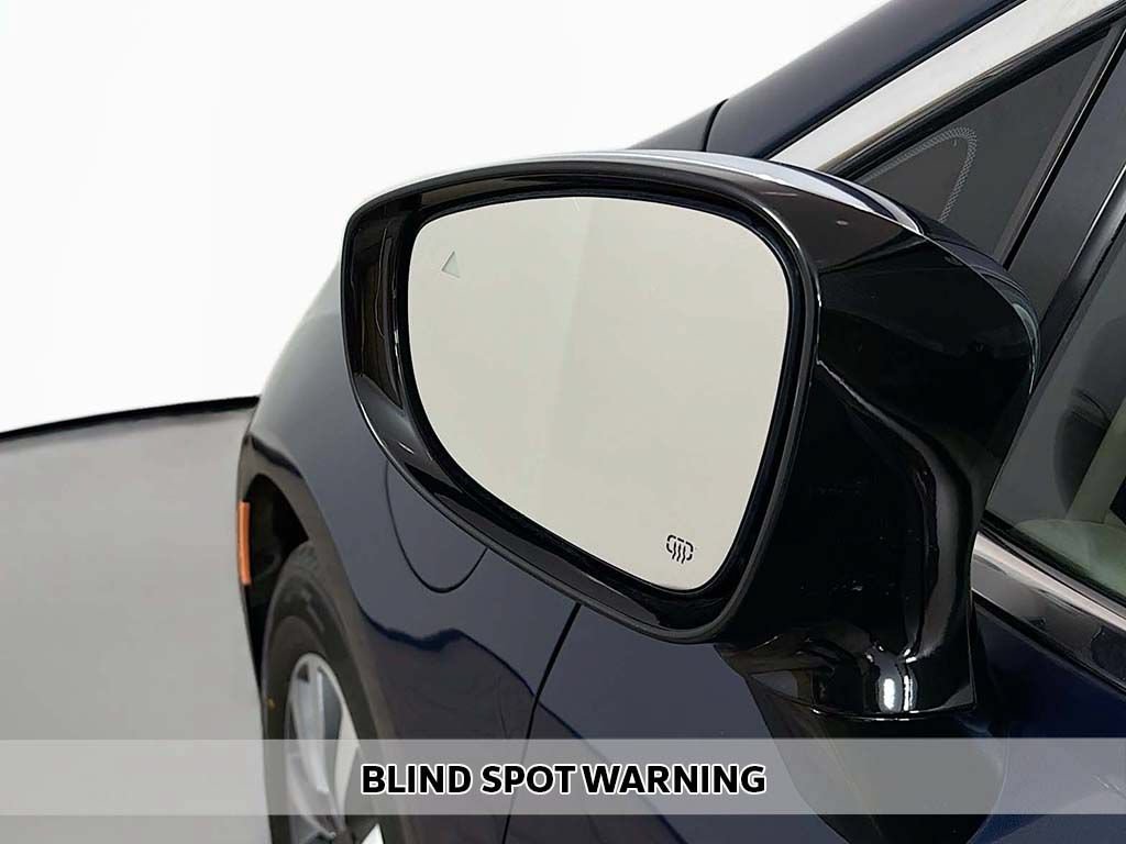 Used 2023 Chrysler Pacifica Limited w/ Uconnect Theater Family Group FWD image 11