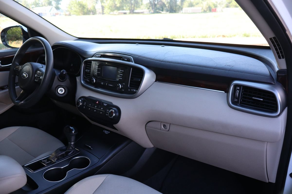 Used 2016 Kia Sorento LX AWD/4WD image 17