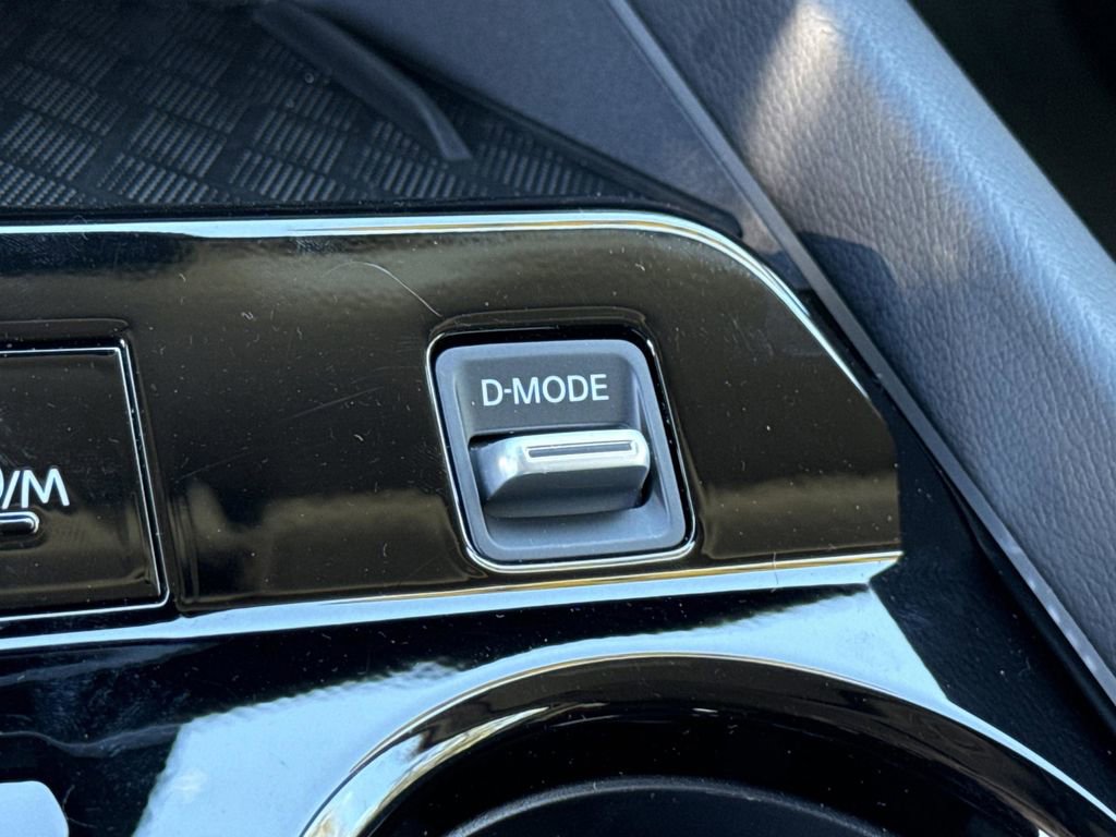 Certified 2025 Nissan Murano SV image 37