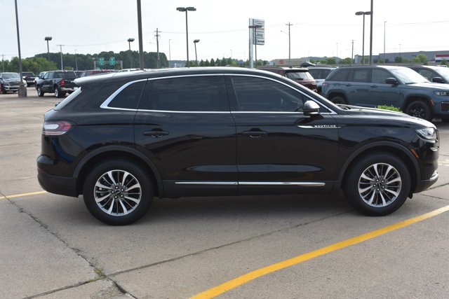 Used 2022 Lincoln Nautilus Reserve FWD image 4
