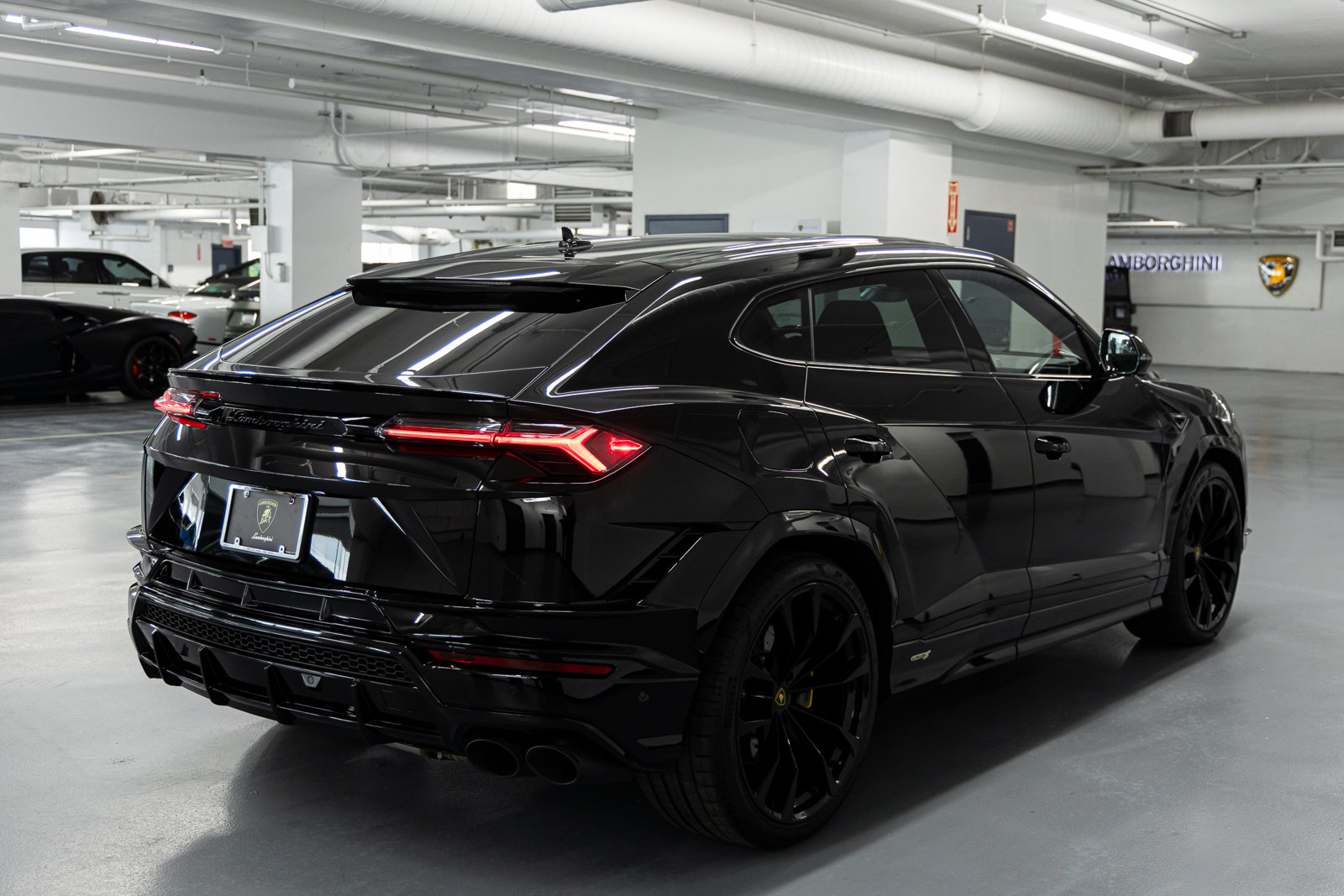 Used 2024 Lamborghini Urus S AWD/4WD image 8