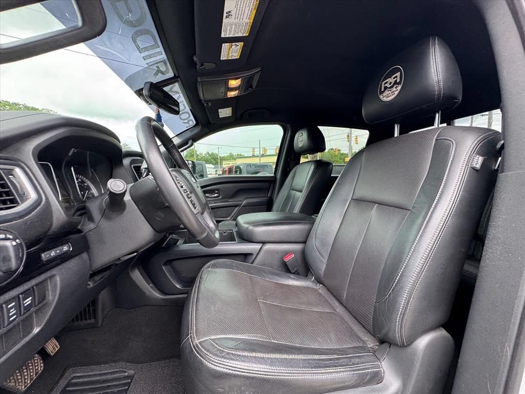 Used 2019 Nissan Titan SV w/ SV Convenience Package AWD/4WD image 17