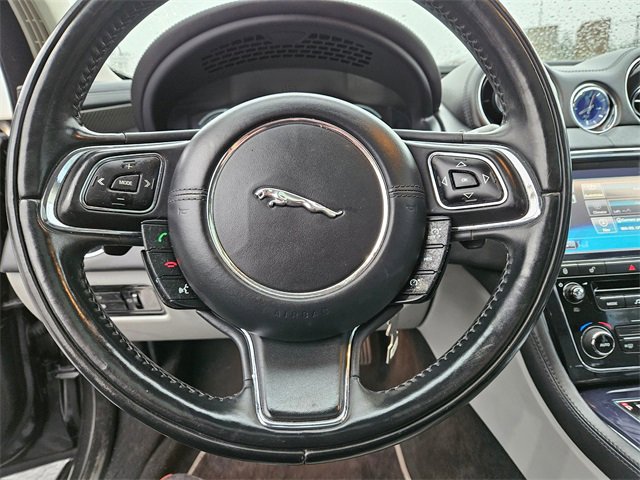 Used 2011 Jaguar XJ image 17