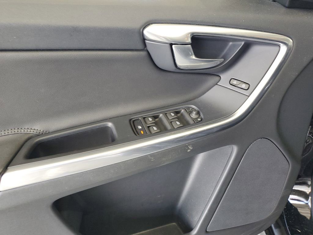 Used 2016 Volvo XC60 T5 Premier w/ Proximity Package FWD image 21