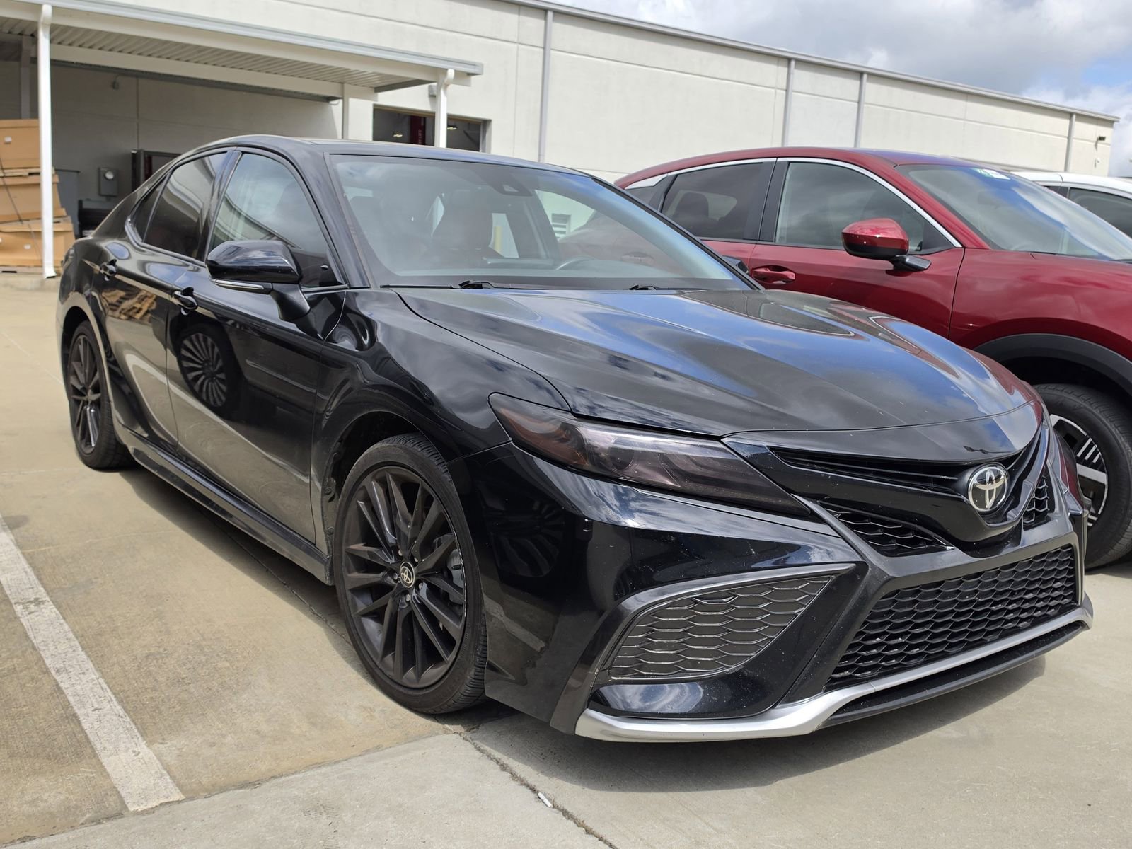 Used 2021 Toyota Camry XSE image 3