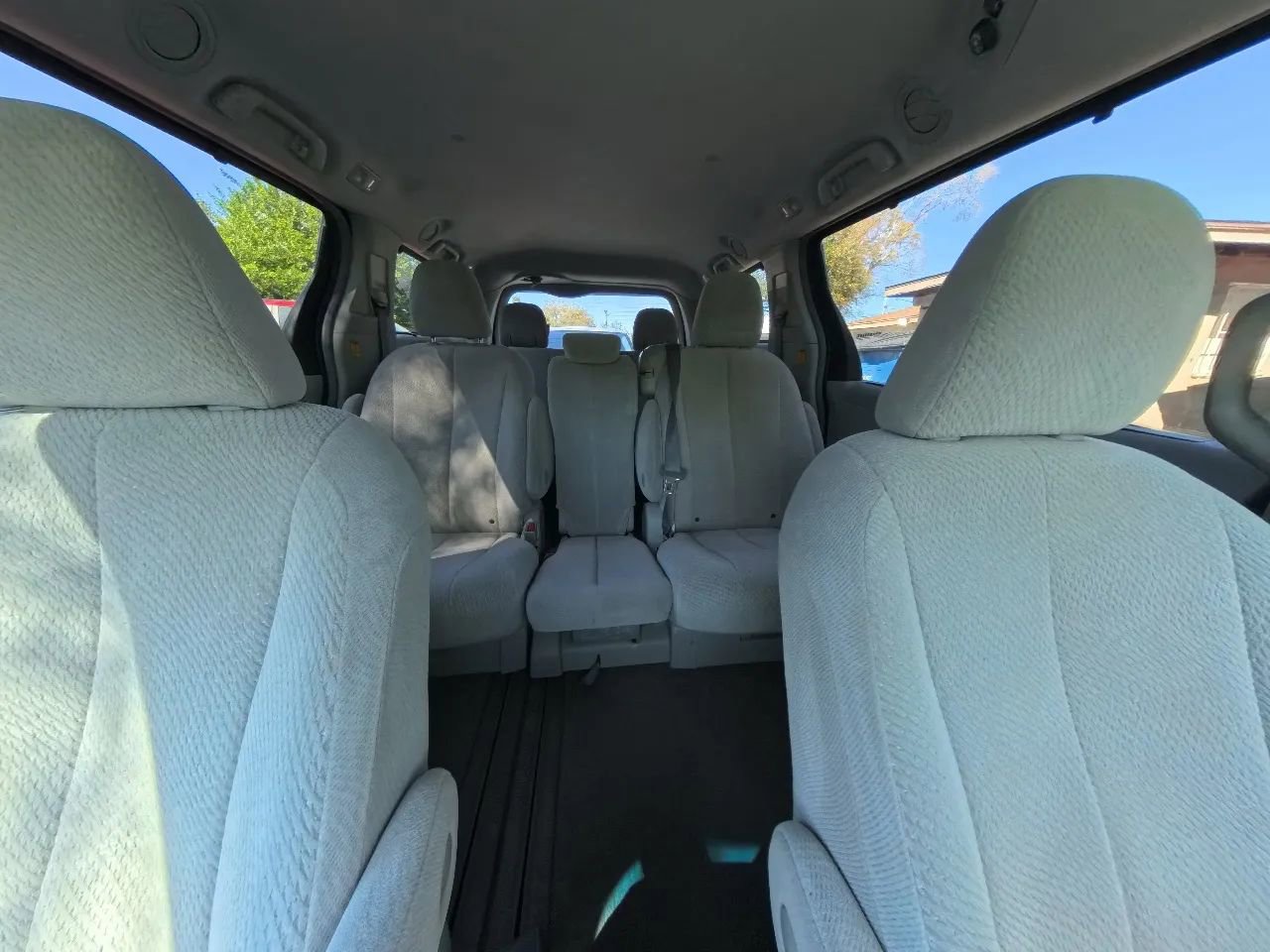 Used 2011 Toyota Sienna LE image 24