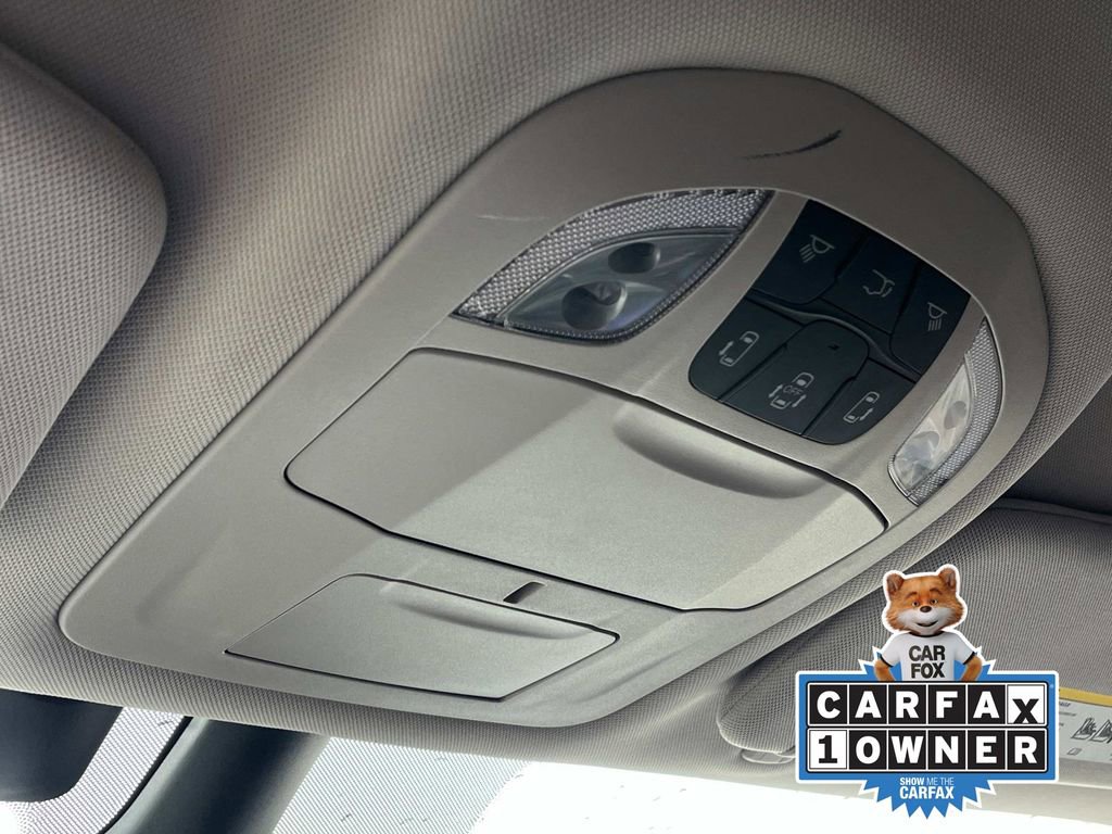 Used 2021 Chrysler Pacifica Touring image 32