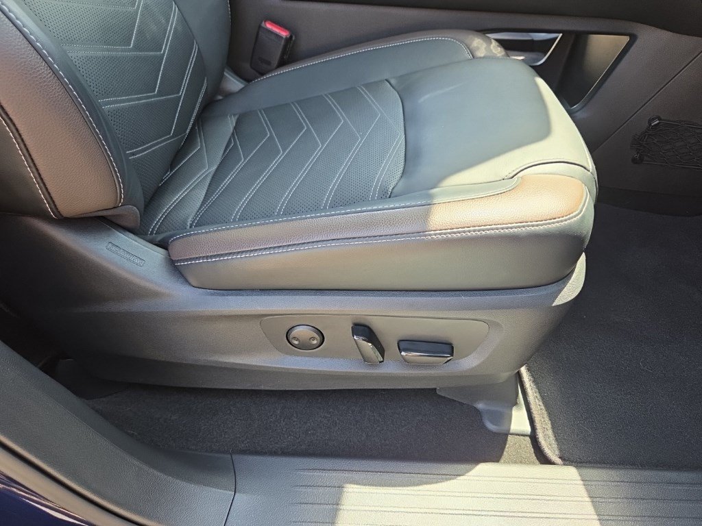 Used 2024 Nissan Pathfinder Platinum w/ Cargo Package FWD image 39