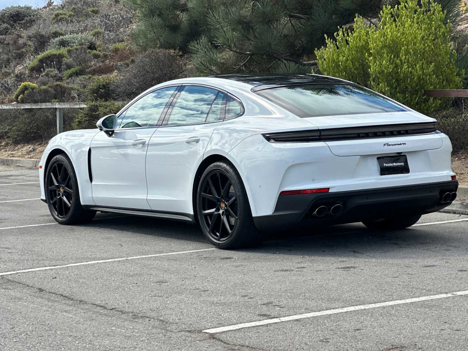 Used 2025 Porsche Panamera image 3
