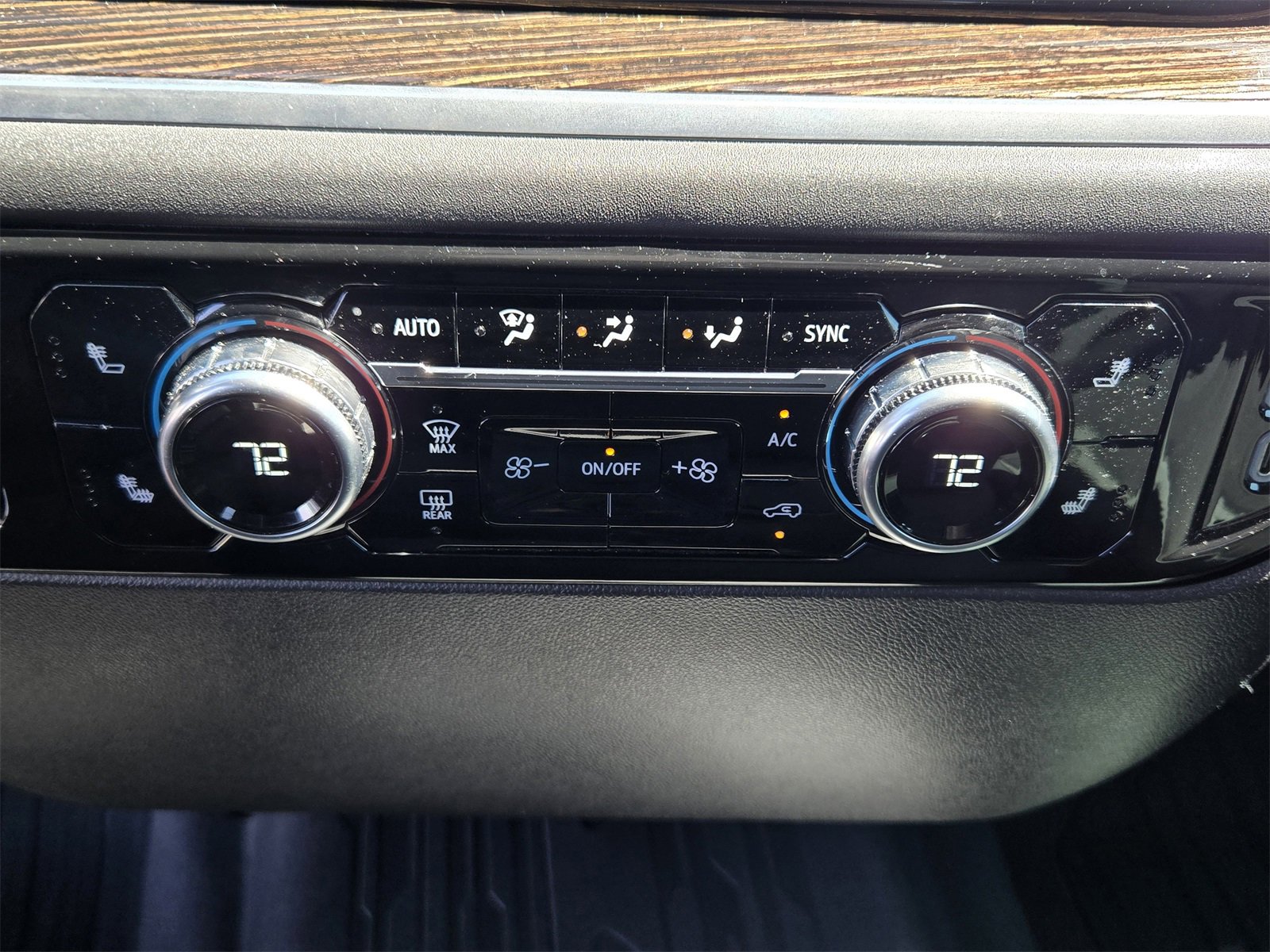 Used 2023 GMC Sierra 1500 SLE image 16