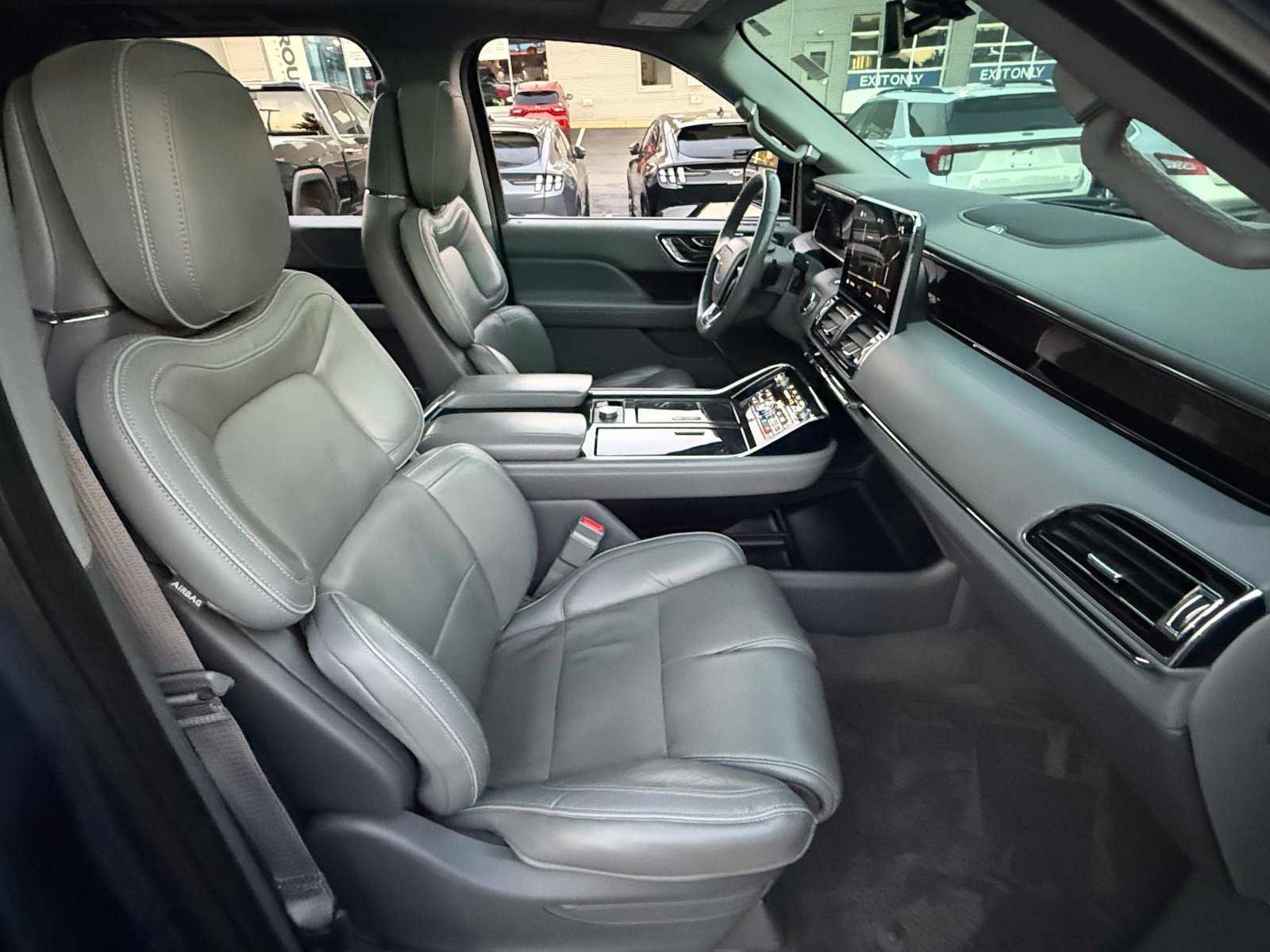 Used 2018 Lincoln Navigator Select RWD image 20