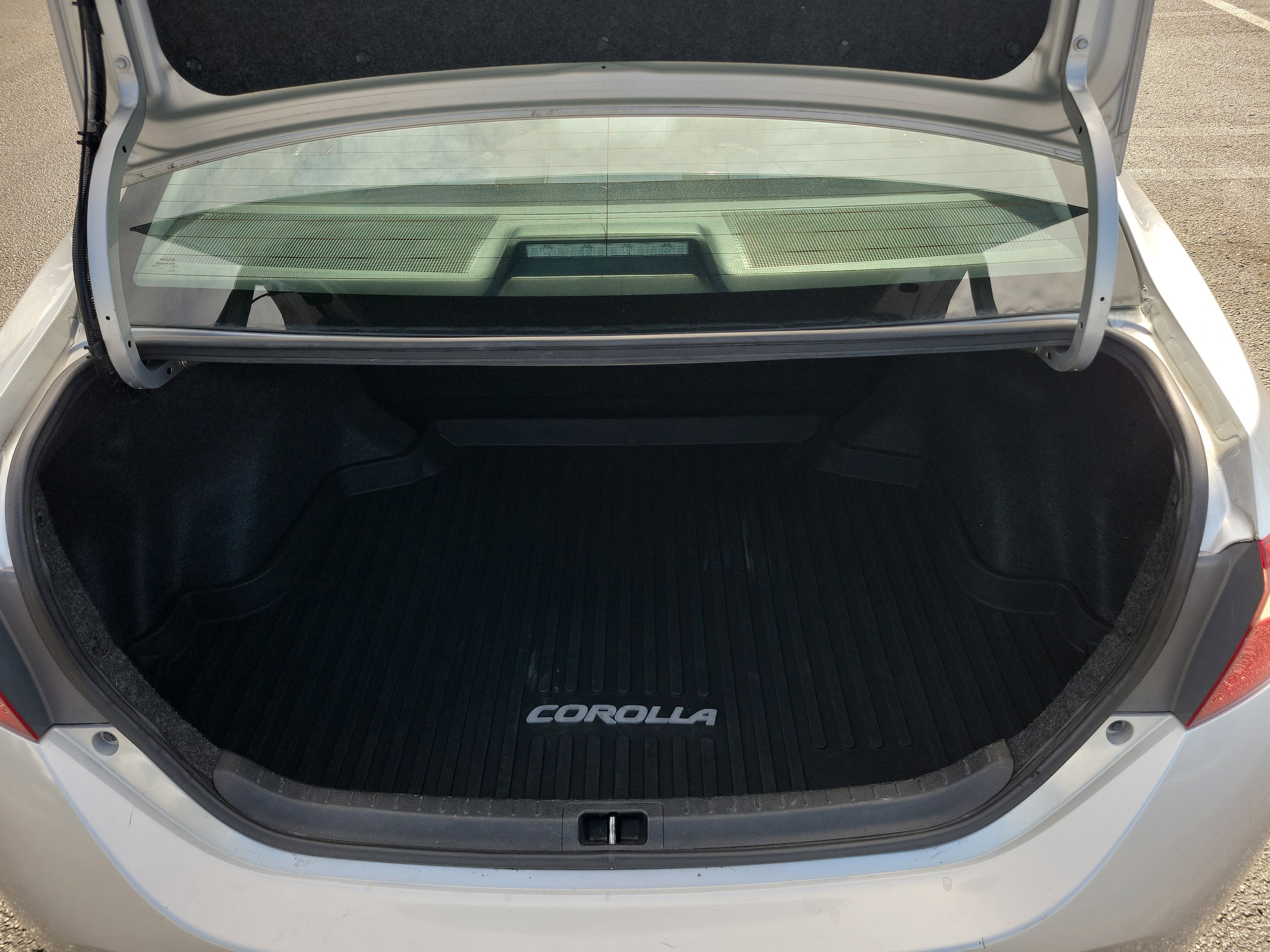 Used 2018 Toyota Corolla LE image 13